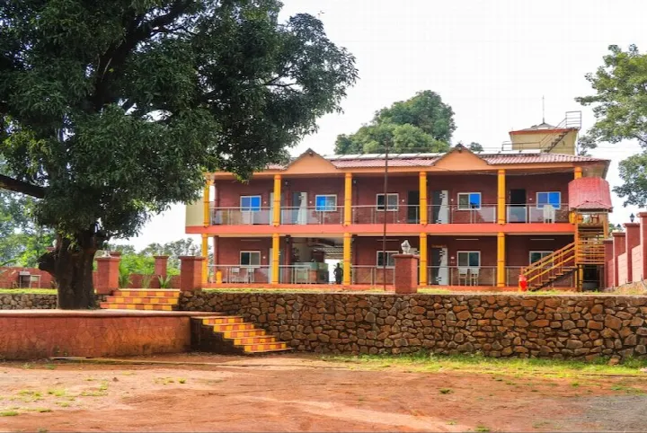 Jalsrushti resort building and lawn