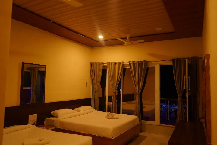 AC Deluxe Double room interior